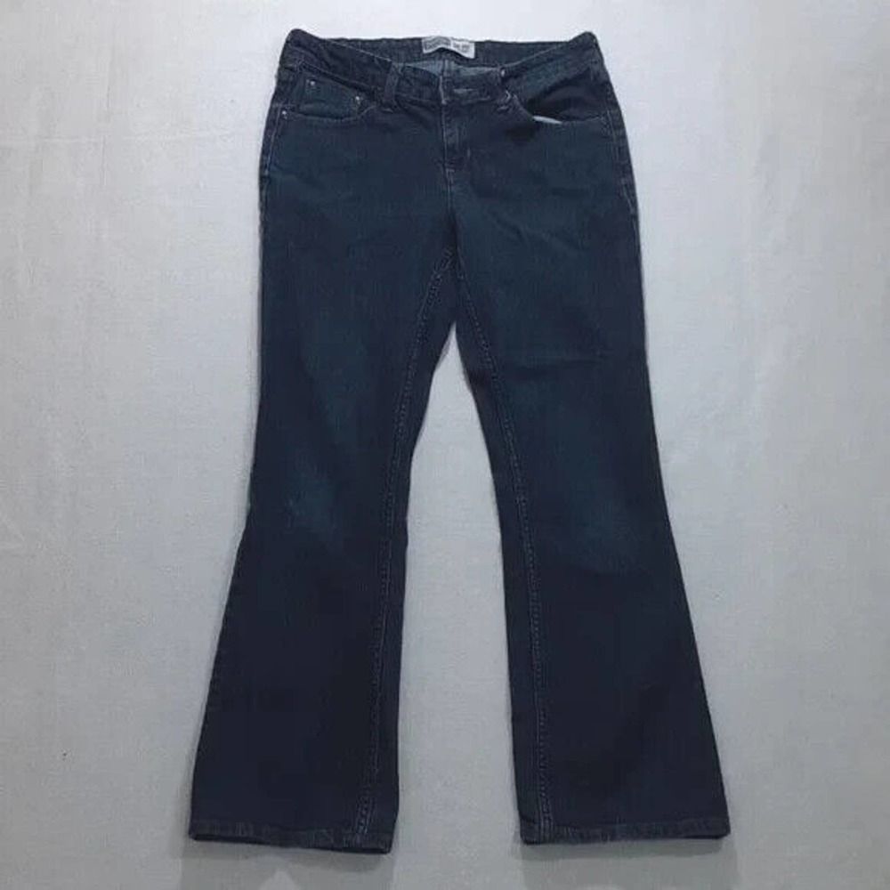 Signature Levi's size 6 bootcut blue jeans